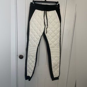 ALO yoga quilted front pant size M. Never worn!!
